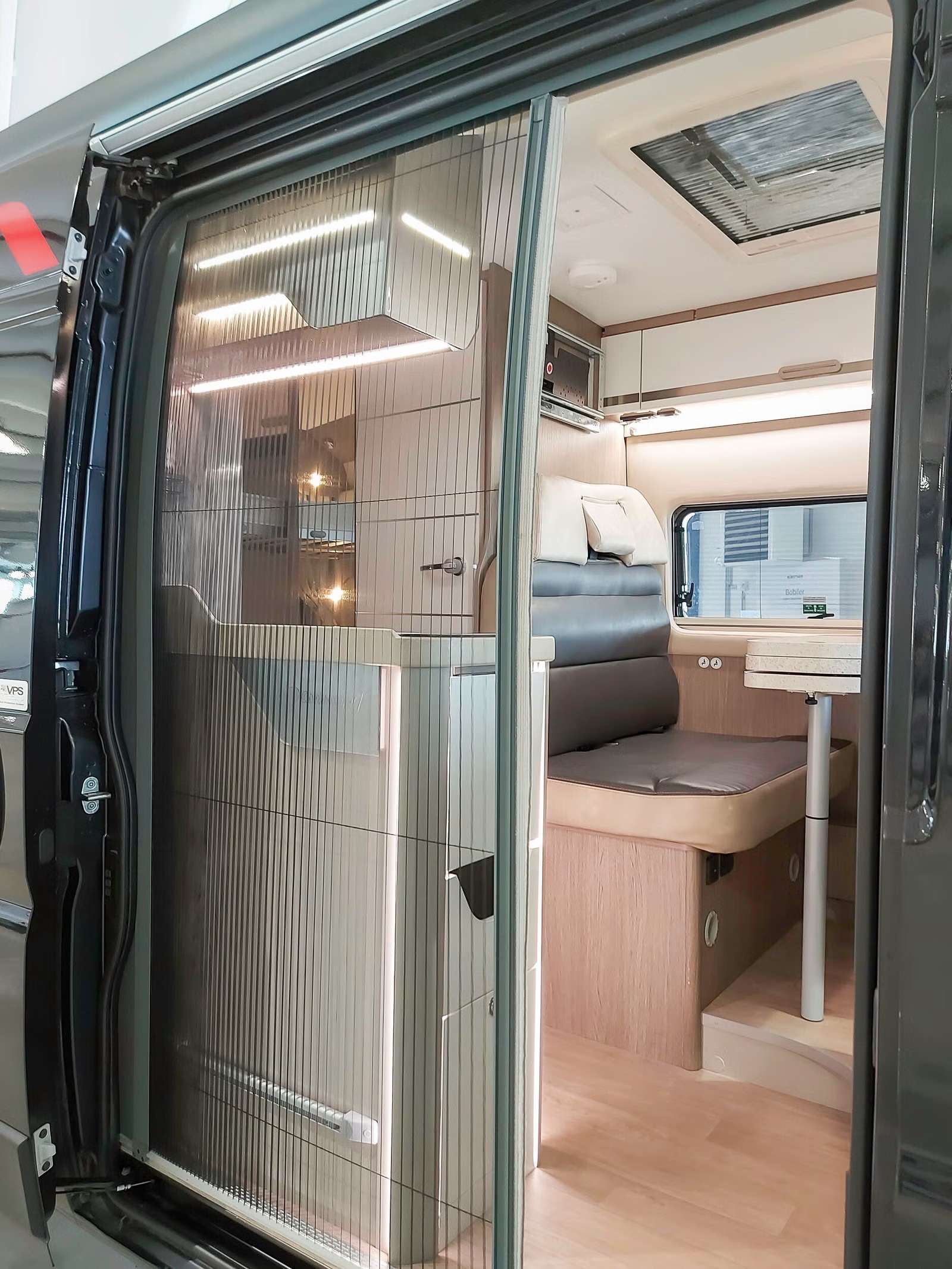 CHALLENGER V114 MAX PREMIUM BLACK EDITION - 04 COUCHAGES - Image 12