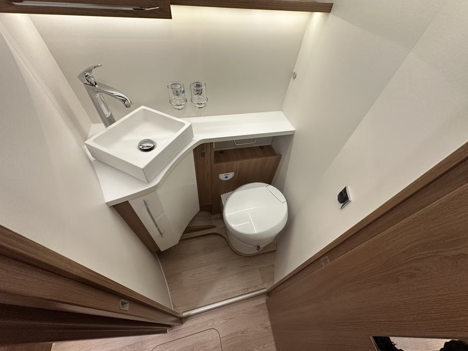 RAPIDO 696 F PREMIUM EDITION - Image 16